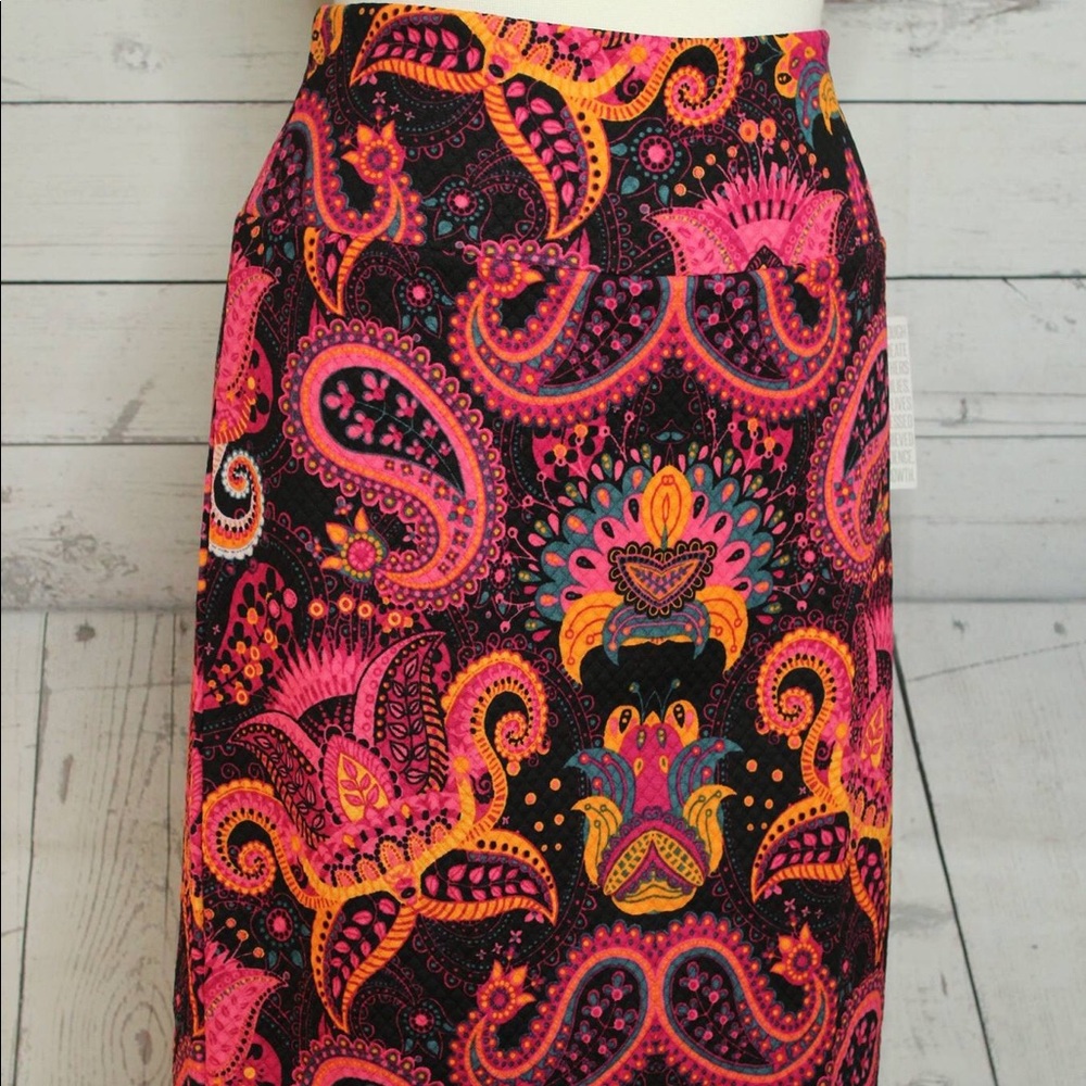 LuLaRoe L Cassie Skirt/Top/Scarf (Bright Paisley)
